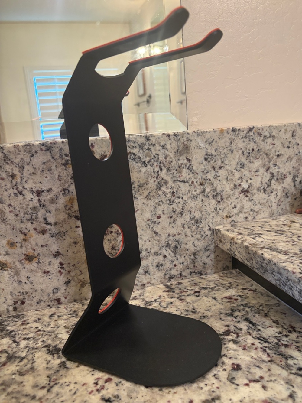 Dyson Black and Red blow dryer Stand ❗️❗️❗️